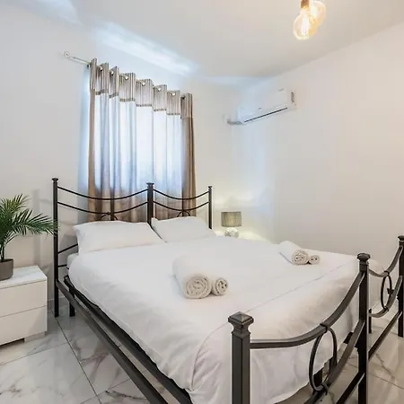 New One Bed Walking Distance To Valletta By Sf Homes