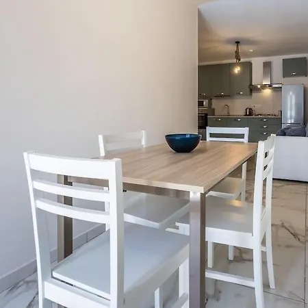 New One Bed Walking Distance To Valletta By Sf Homes